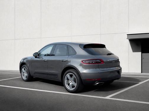 Agate Gray Metallic 2018 Porsche Macan Base