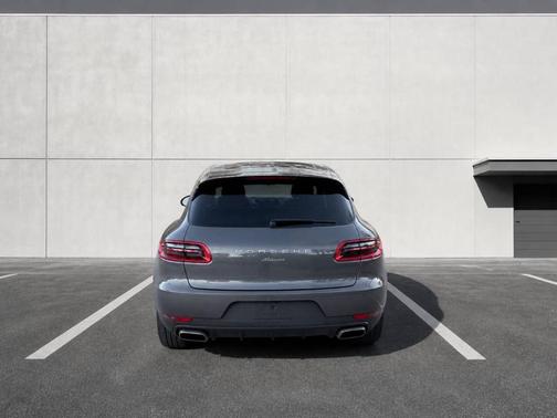 Agate Gray Metallic 2018 Porsche Macan Base