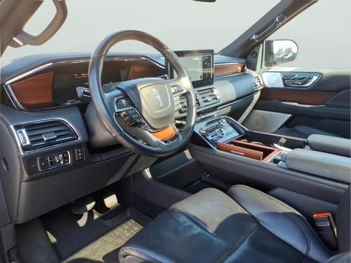 Black Metallic 2024 Lincoln Navigator L Reserve