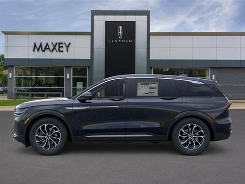 Infinite Black Metallic 2026 Lincoln Nautilus Premiere