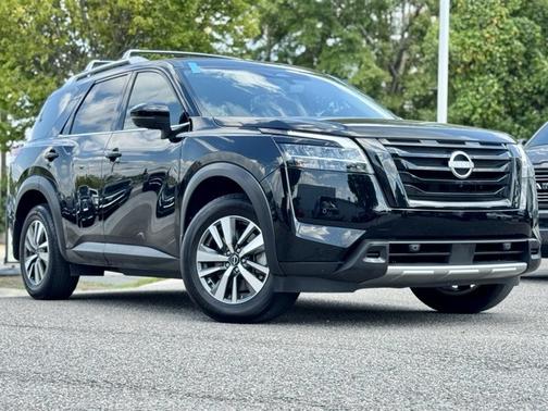 2024 Nissan Pathfinder SL
