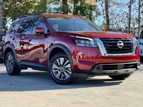 2024 Nissan Pathfinder SV