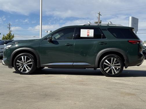 2023 Nissan Pathfinder Platinum