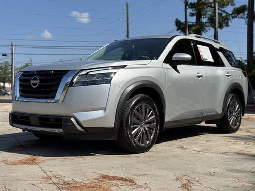 2022 Nissan Pathfinder SL
