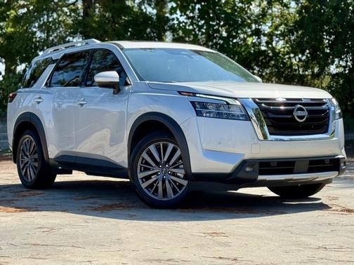 2022 Nissan Pathfinder SL