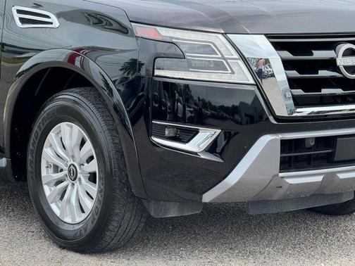 Black 2024 Nissan Armada SV