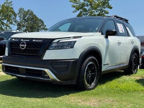 White 2024 Nissan Pathfinder Rock Creek