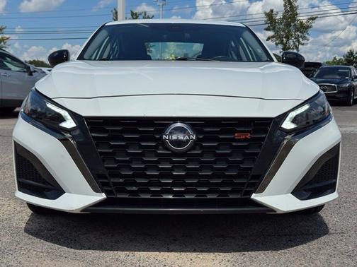 Glacier White 2024 Nissan Altima 2.5 SR