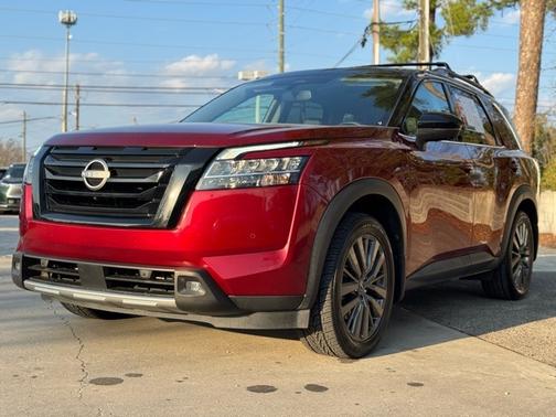 2022 Nissan Pathfinder SL