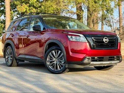 2022 Nissan Pathfinder SL