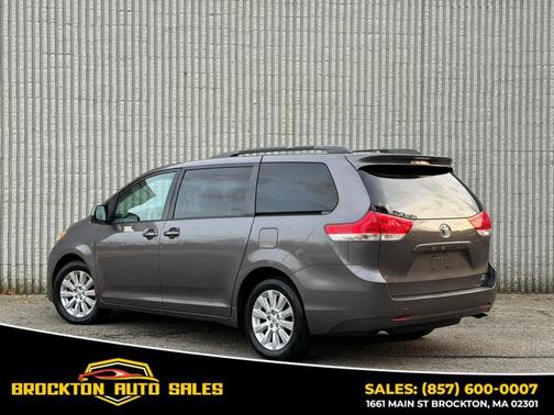 2011 Toyota Sienna LE