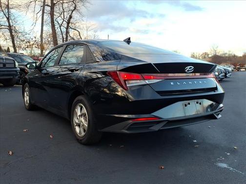 2023 Hyundai ELANTRA SE