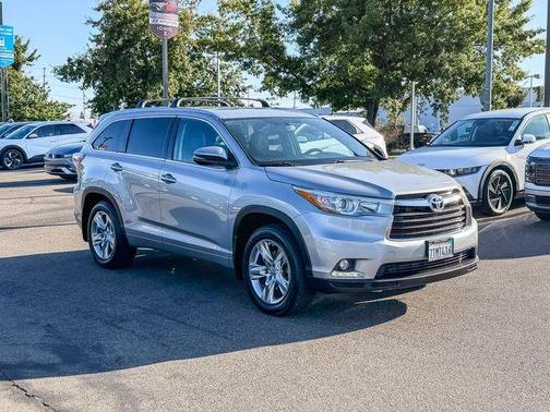 Silver Sky Metallic 2016 Toyota Highlander Limited Platinum