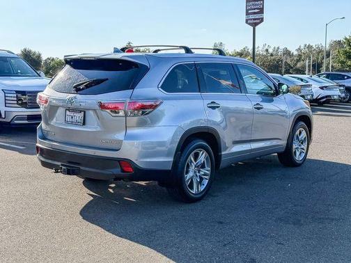 Silver Sky Metallic 2016 Toyota Highlander Limited Platinum