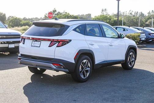 White Pearl 2026 Hyundai TUCSON SEL Premium