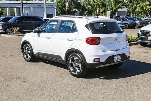 Lunar White 2025 Hyundai VENUE SEL