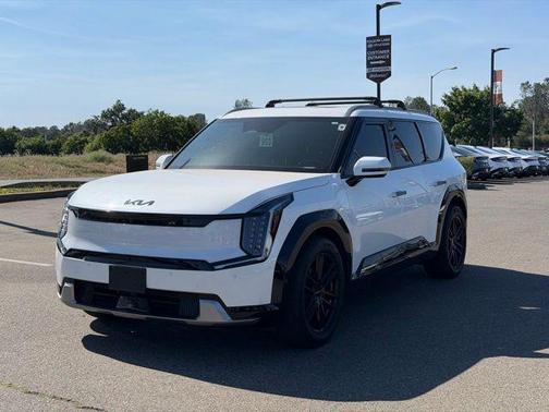 Snow White Pearl 2024 Kia EV9 Land