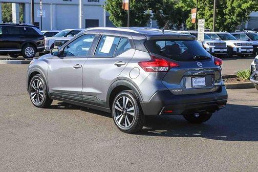 Gun Metallic 2019 Nissan Kicks SV