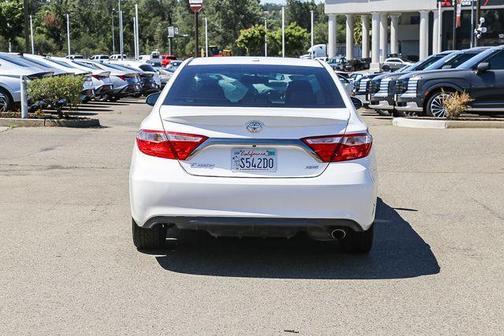 Super White 2015 Toyota Camry XSE