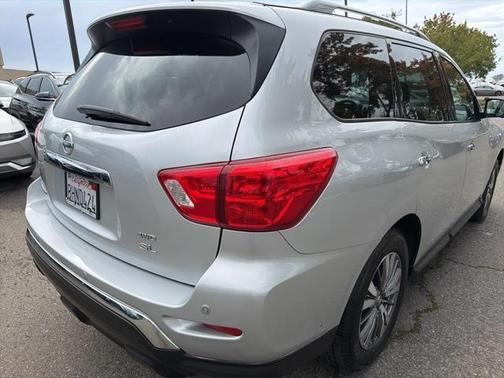 2018 Nissan Pathfinder SL