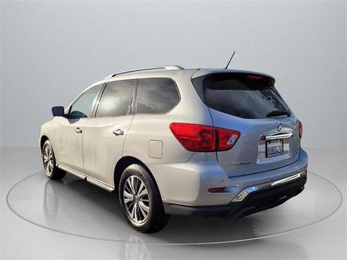 2018 Nissan Pathfinder SL