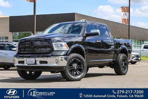 Brilliant Black Crystal Pearlcoat 2018 RAM 1500 Laramie