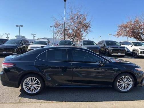2020 Toyota Camry Hybrid XLE