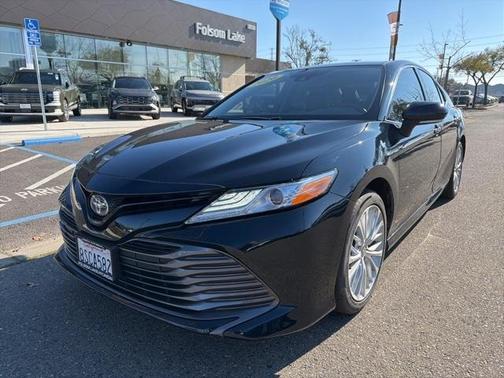 2020 Toyota Camry Hybrid XLE