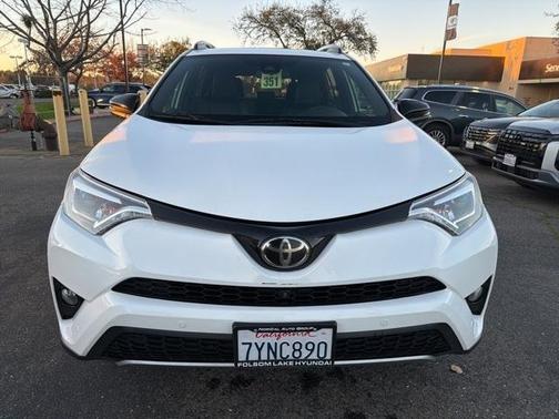 2017 Toyota RAV4 SE