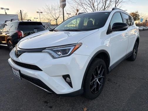 2017 Toyota RAV4 SE
