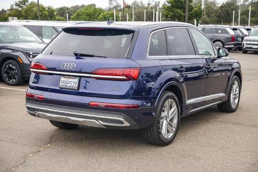 Navarra Blue Metallic 2022 Audi Q7 45 Premium Plus