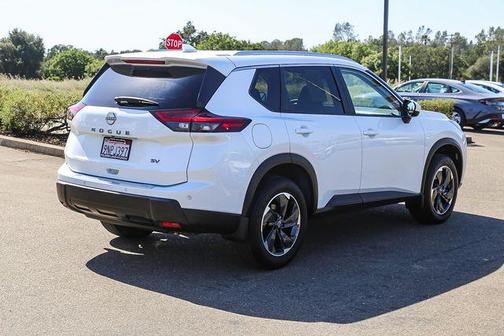 Everest White P 2024 Nissan Rogue SV