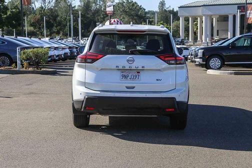 Everest White P 2024 Nissan Rogue SV