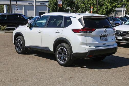 Everest White P 2024 Nissan Rogue SV
