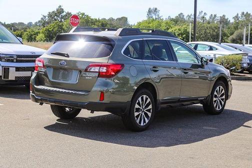 Wilderness Green Metallic 2017 Subaru Outback 3.6R Limited