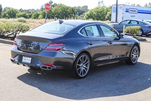 Makalu Gray 2025 Genesis G70 2.5T