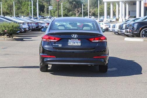 2018 Hyundai ELANTRA SE