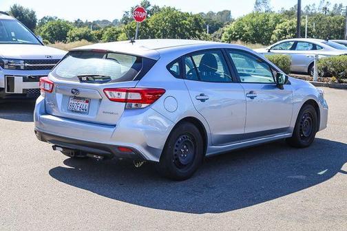 Ice Silver Metallic 2018 Subaru Impreza 2.0i