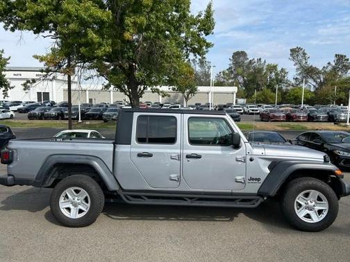 2020 Jeep Gladiator Sport