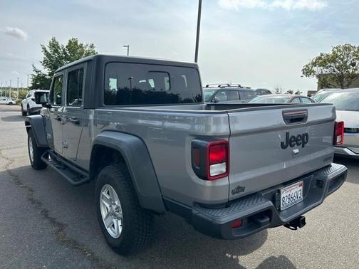 2020 Jeep Gladiator Sport