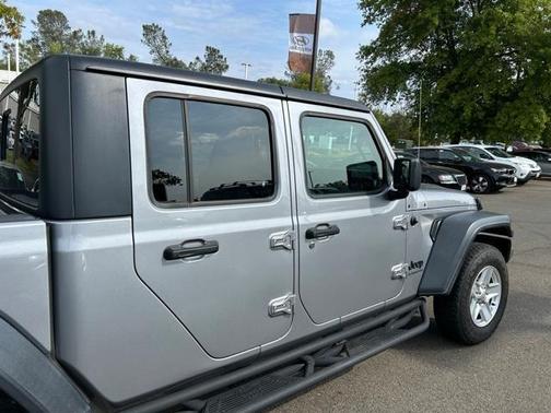 2020 Jeep Gladiator Sport