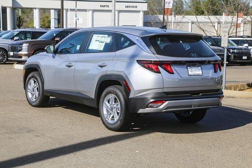 2026 Hyundai TUCSON SE