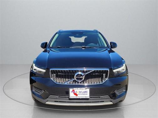 2019 Volvo XC40 MOMENTUM