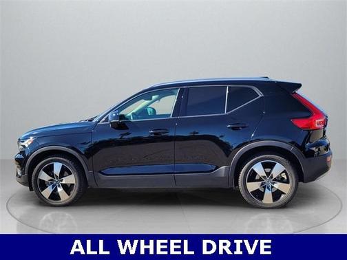 2019 Volvo XC40 MOMENTUM
