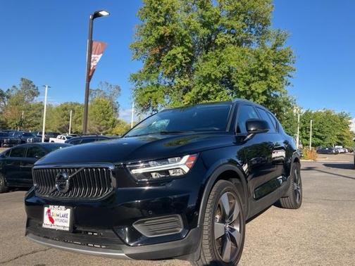 2019 Volvo XC40 MOMENTUM