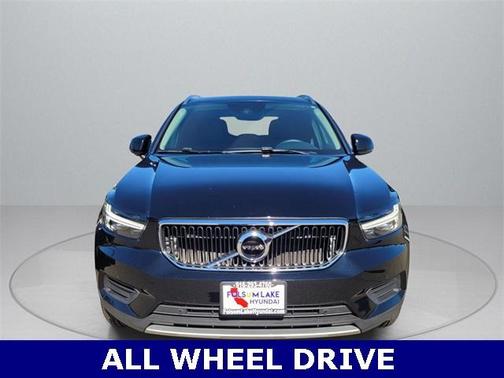 2019 Volvo XC40 MOMENTUM