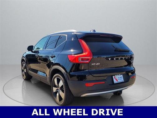 2019 Volvo XC40 MOMENTUM