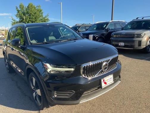 2019 Volvo XC40 MOMENTUM