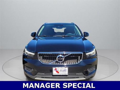 2019 Volvo XC40 MOMENTUM