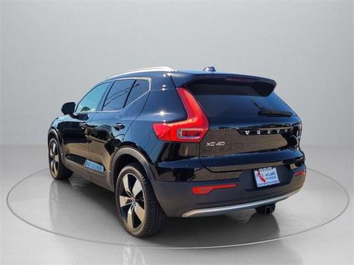 2019 Volvo XC40 MOMENTUM